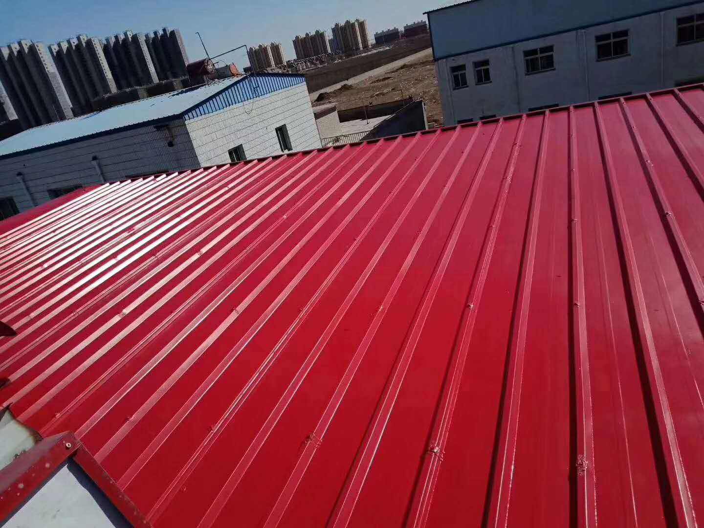 彩鋼瓦翻新施工中怎么應對天氣因素